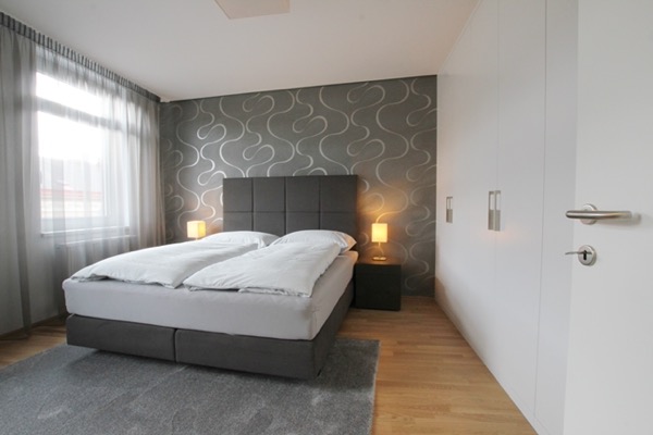 Übergangswohnung Dachterrassen-Wohnung Penzing: erstes Schlafzimmer mit viel Stauraum